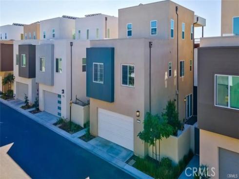 105 Chorus , Irvine, CA