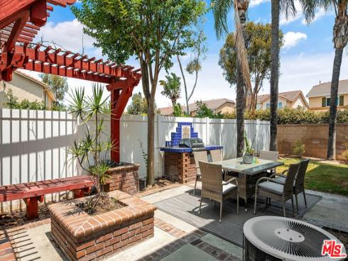 33 Halifax Place, Irvine, CA