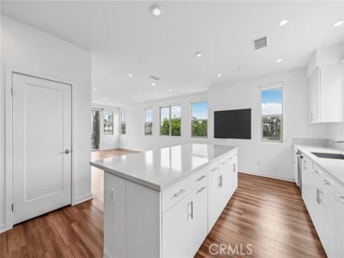 301  Placemark  , Irvine, CA