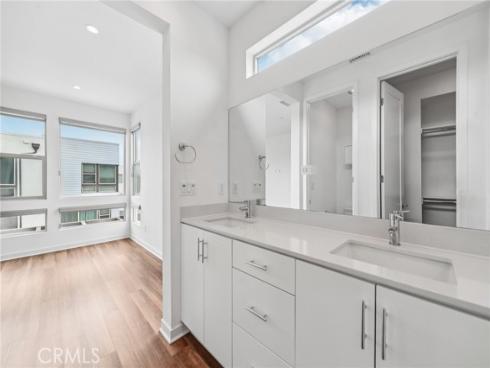 301  Placemark  , Irvine, CA