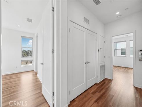 301  Placemark  , Irvine, CA