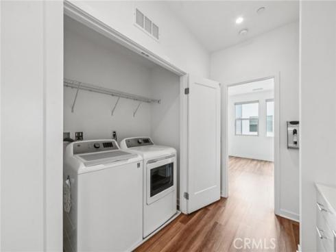 301  Placemark  , Irvine, CA