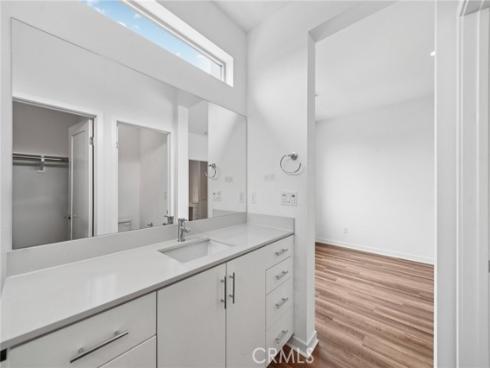 301  Placemark  , Irvine, CA