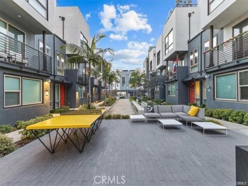 301  Placemark  , Irvine, CA