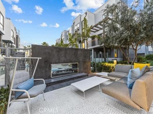 301  Placemark  , Irvine, CA