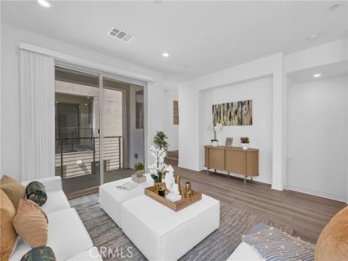 208 Harringay , Irvine, CA