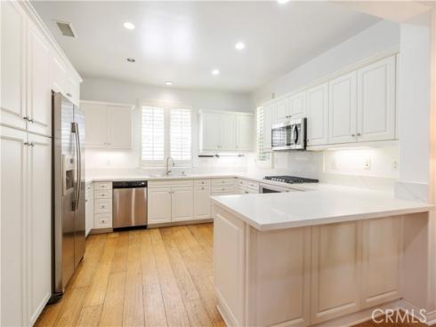 320  Bronze  , Irvine, CA