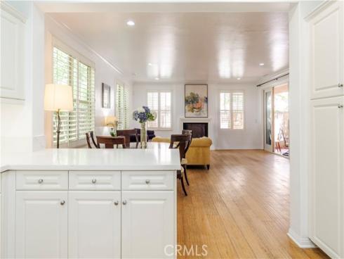 320  Bronze  , Irvine, CA