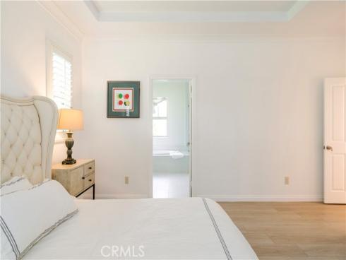 320  Bronze  , Irvine, CA