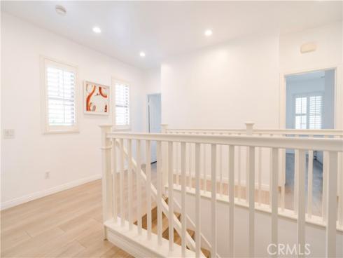 320  Bronze  , Irvine, CA