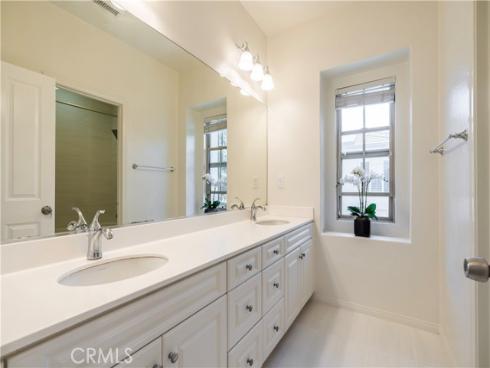 320  Bronze  , Irvine, CA