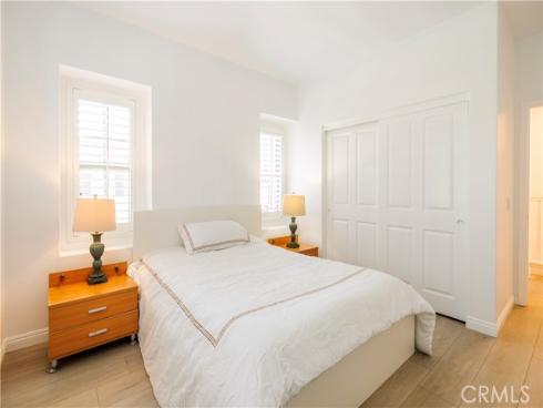 320  Bronze  , Irvine, CA