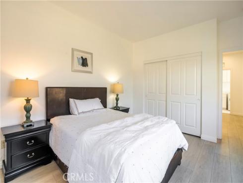 320  Bronze  , Irvine, CA