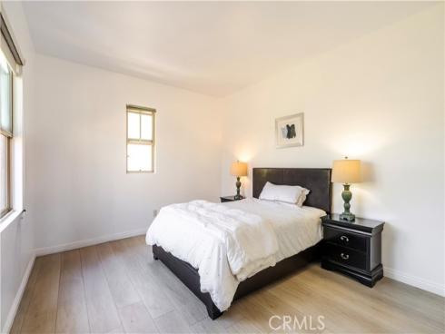 320  Bronze  , Irvine, CA