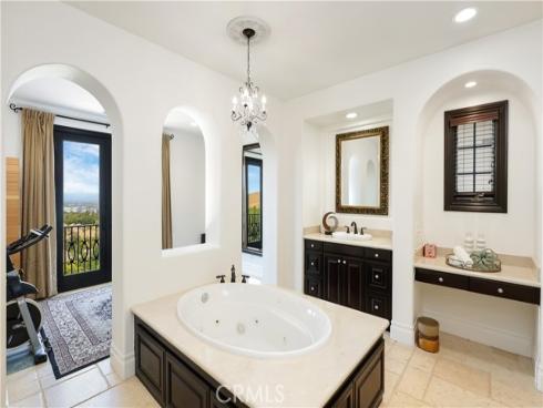 41 Balcony , Irvine, CA