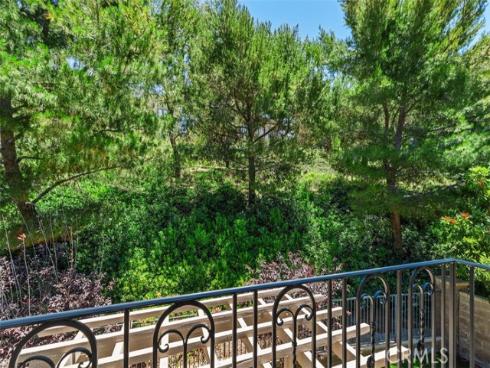 34 Tall Hedge , Irvine, CA