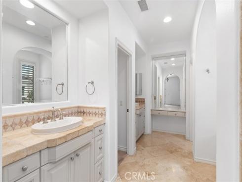 34 Tall Hedge , Irvine, CA