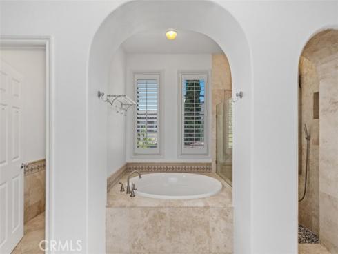 34 Tall Hedge , Irvine, CA