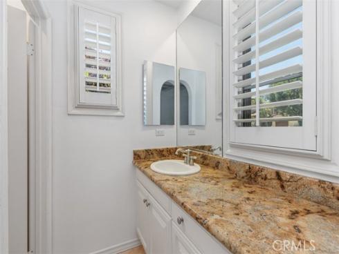 34 Tall Hedge , Irvine, CA