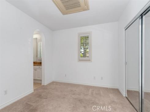 34 Tall Hedge , Irvine, CA