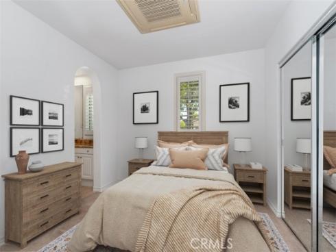 34 Tall Hedge , Irvine, CA