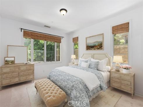 34 Tall Hedge , Irvine, CA