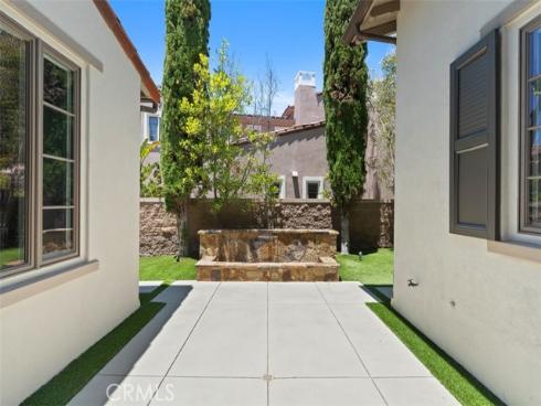 34 Tall Hedge , Irvine, CA