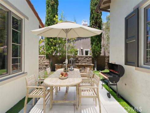 34 Tall Hedge , Irvine, CA