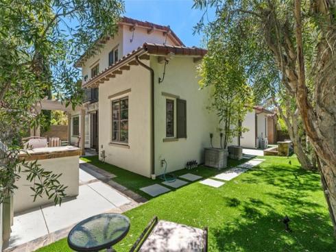 34 Tall Hedge , Irvine, CA