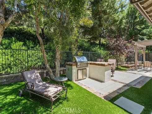 34 Tall Hedge , Irvine, CA