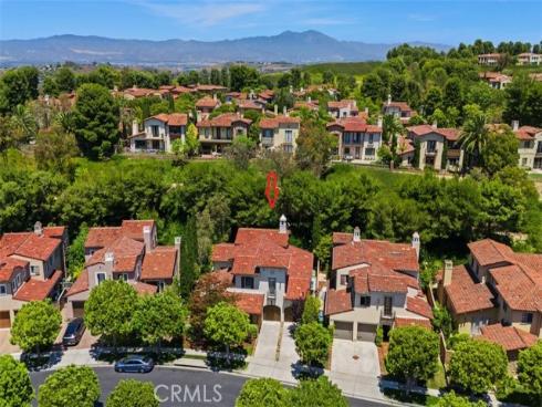 34 Tall Hedge , Irvine, CA