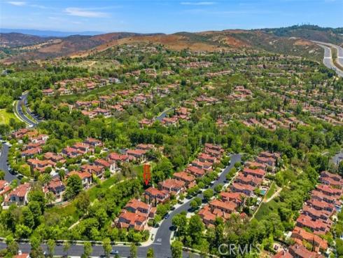 34 Tall Hedge , Irvine, CA