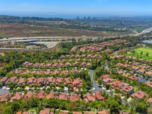 34 Tall Hedge , Irvine, CA