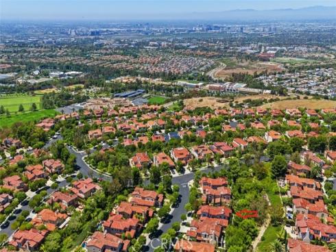 34 Tall Hedge , Irvine, CA
