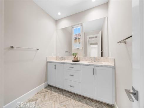 103  Sky  , Irvine, CA