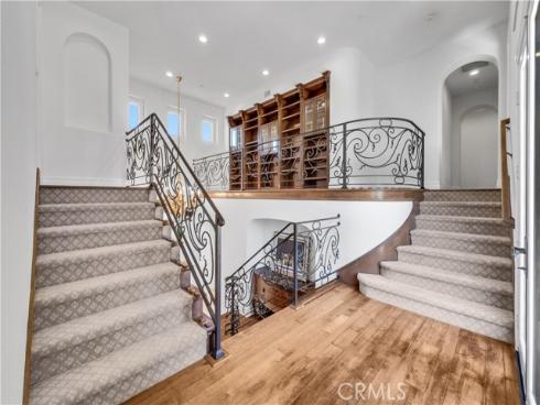 25  Village   Way, Irvine, CA