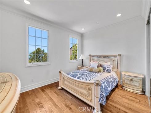 25  Village   Way, Irvine, CA