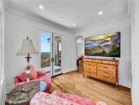 25  Village   Way, Irvine, CA