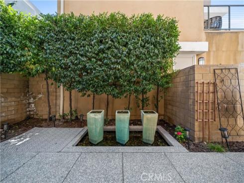 814  Beacon  , Irvine, CA