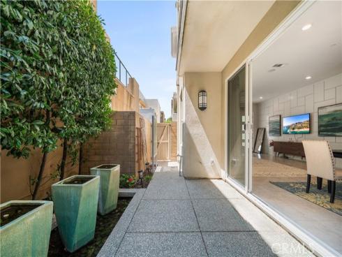 814  Beacon  , Irvine, CA