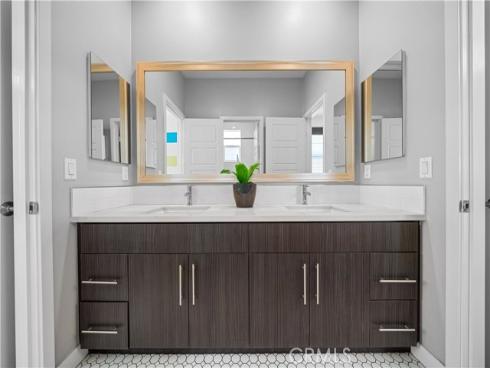 814  Beacon  , Irvine, CA