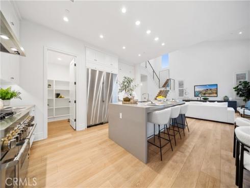 101  Lustro  , Irvine, CA