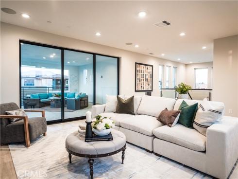 221  Stage  , Irvine, CA