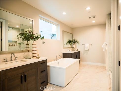 221  Stage  , Irvine, CA