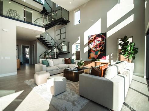 221  Stage  , Irvine, CA