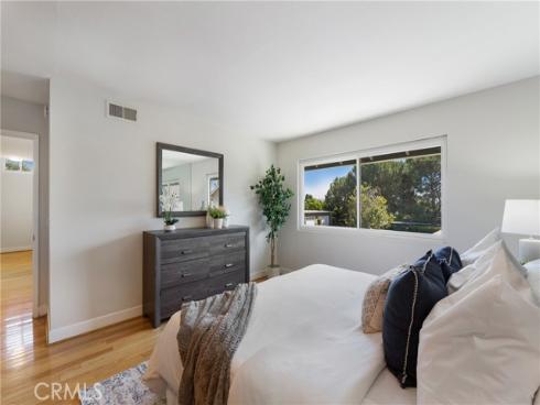 20  Sacramento  , Irvine, CA