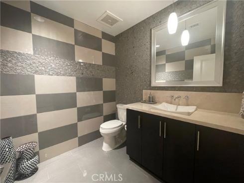 402  Rockefeller  118 , Irvine, CA