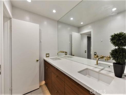 53 Oxford 14 , Irvine, CA