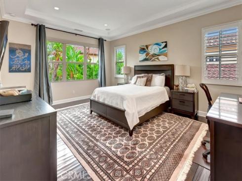 27  Looking Glass  , Irvine, CA