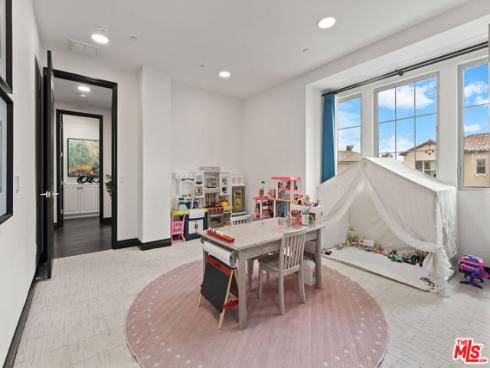 55 Suede , Irvine, CA